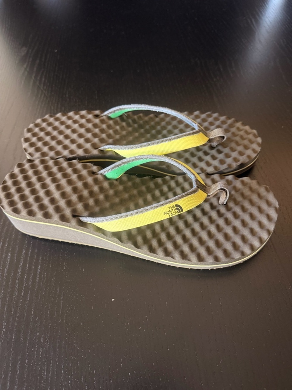 The North Face wedged yellow Strap Textured Foam Sandal size 10 - Picture 4 of 14